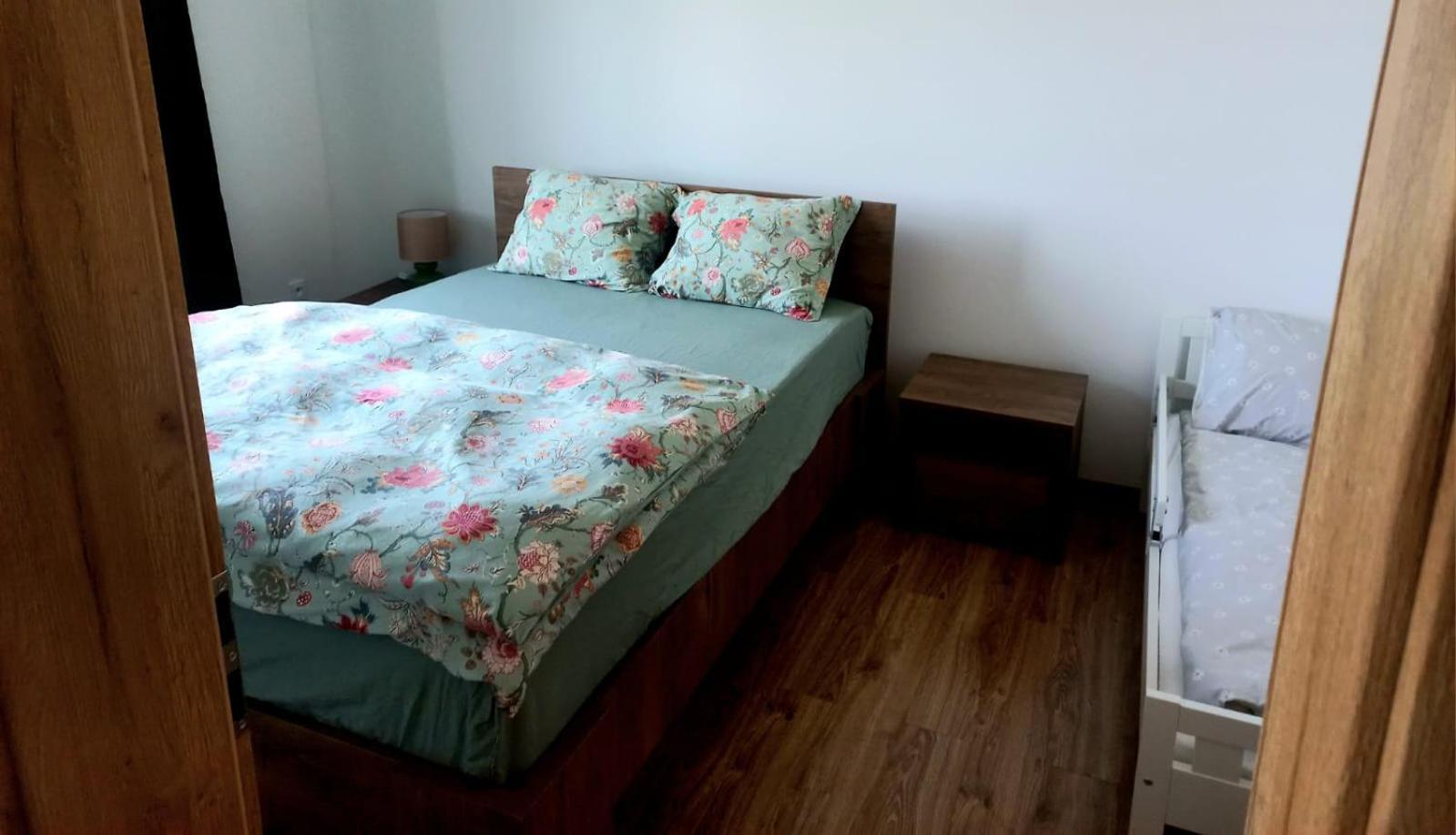 Apartman Violetta โนเว เมสตู นอด เมตูยี ภายนอก รูปภาพ