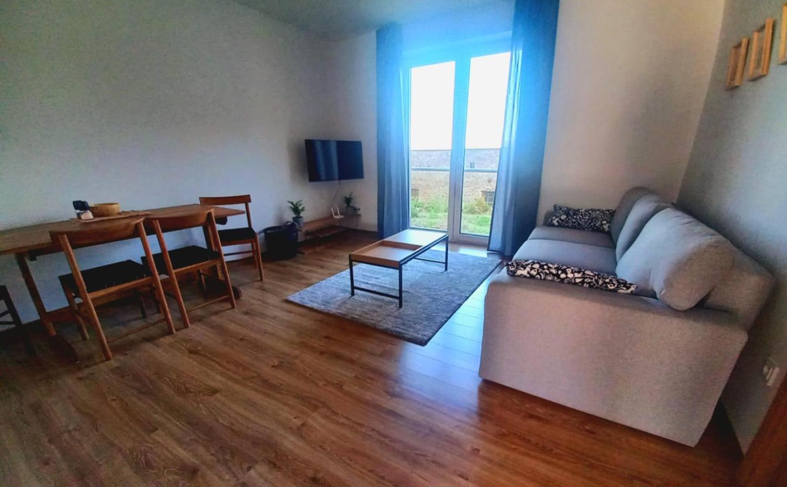Apartman Violetta โนเว เมสตู นอด เมตูยี ภายนอก รูปภาพ