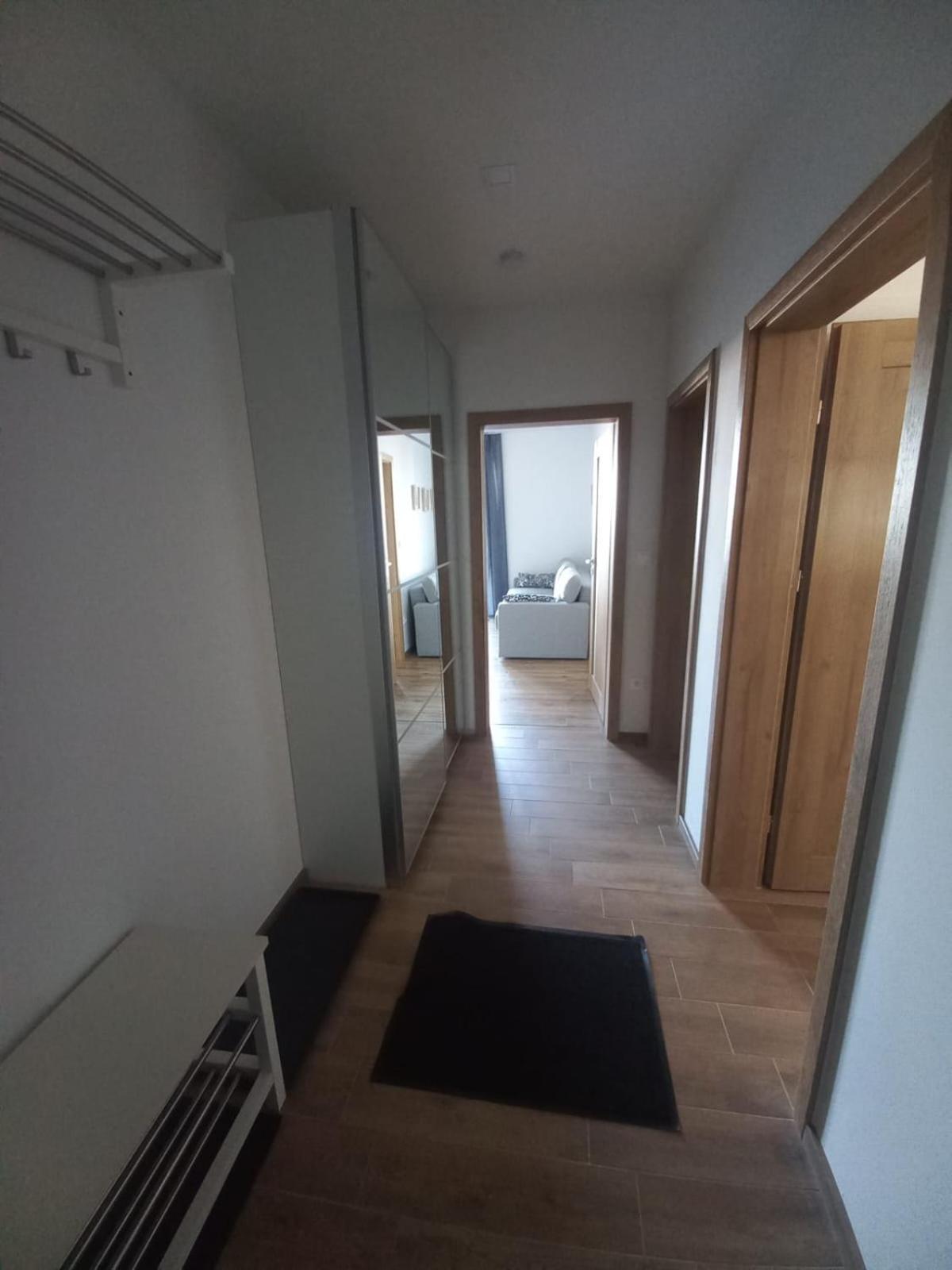 Apartman Violetta โนเว เมสตู นอด เมตูยี ภายนอก รูปภาพ