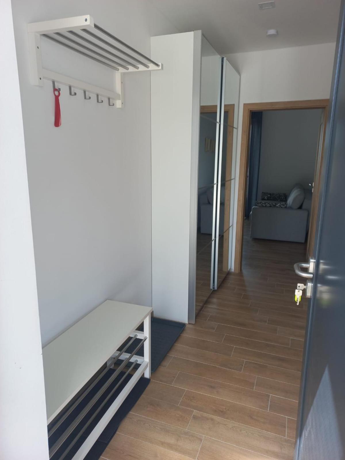 Apartman Violetta โนเว เมสตู นอด เมตูยี ภายนอก รูปภาพ