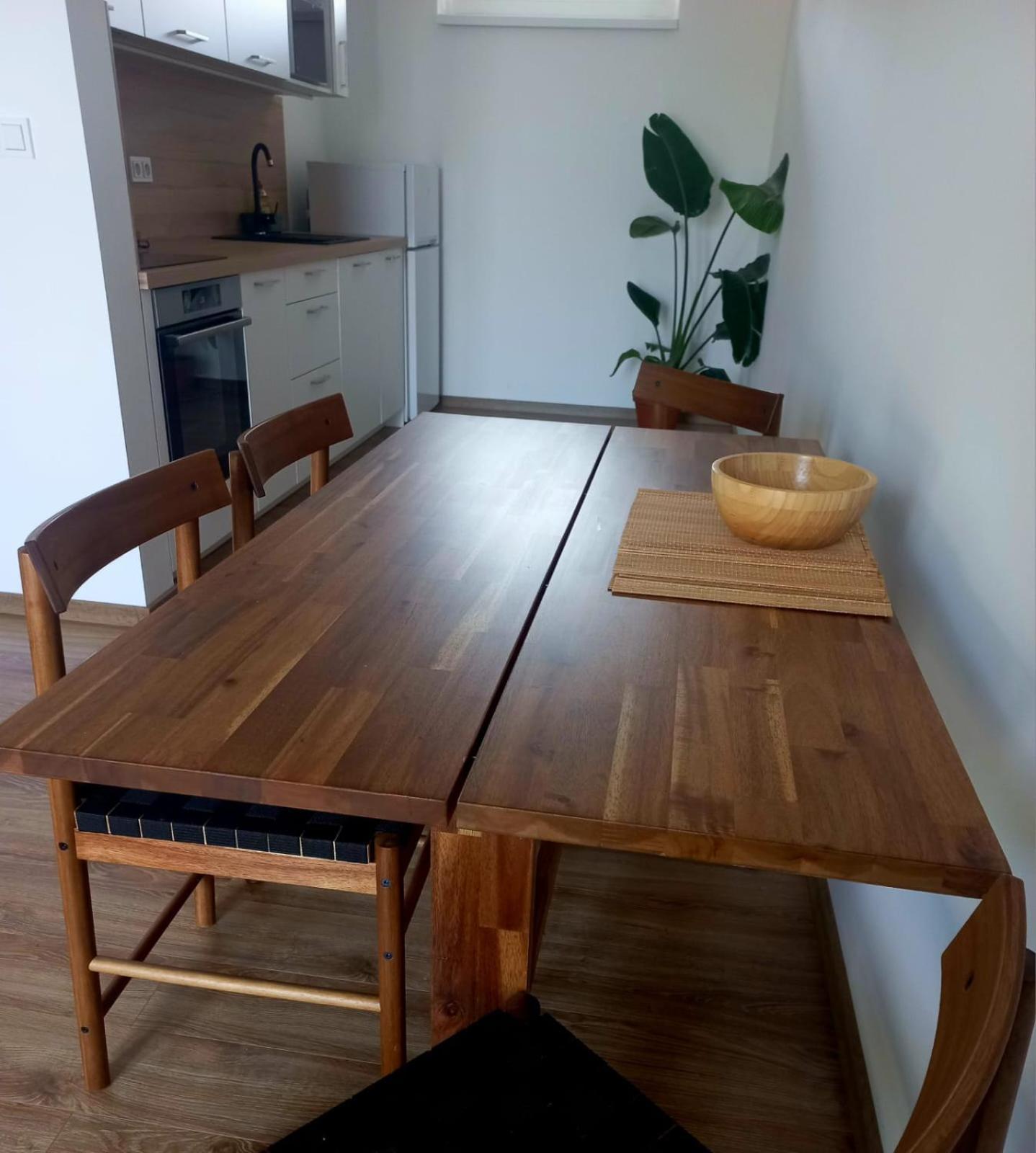 Apartman Violetta โนเว เมสตู นอด เมตูยี ภายนอก รูปภาพ