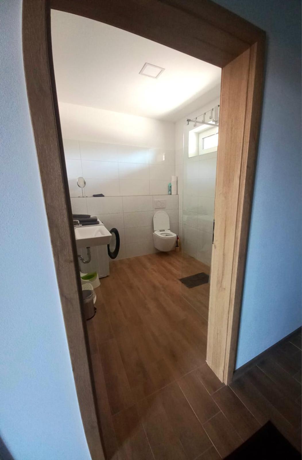 Apartman Violetta โนเว เมสตู นอด เมตูยี ภายนอก รูปภาพ